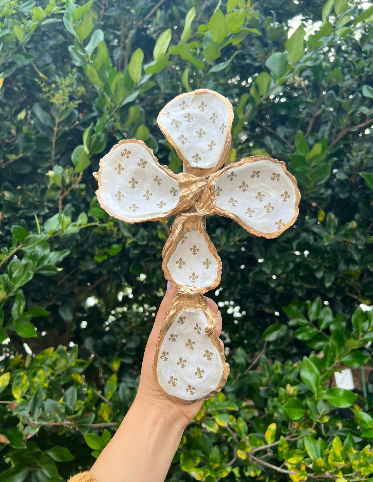 Fleur de lis Oyster Cross